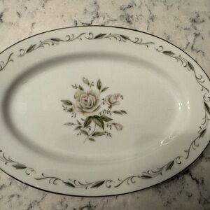 Classic Romance Small Oval 9 in Serving Platter
Diamond China from Japan 1950